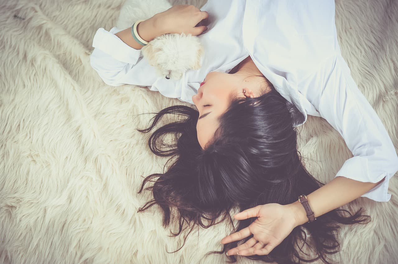 Besser schlafen mit Ohrstöpseln: Das sollten Sie dazu wissen