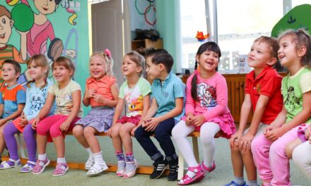 Gehörlose Kinder im Kindergarten unterstützen